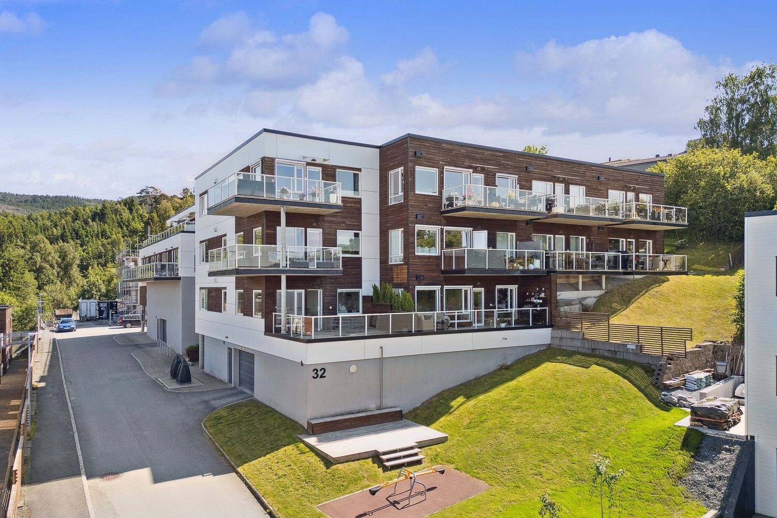 Velkommen til Reppevegen 32 - En innholdsrik og romslig 3-roms med p-kjeller og heis i bygget! Galleribilde