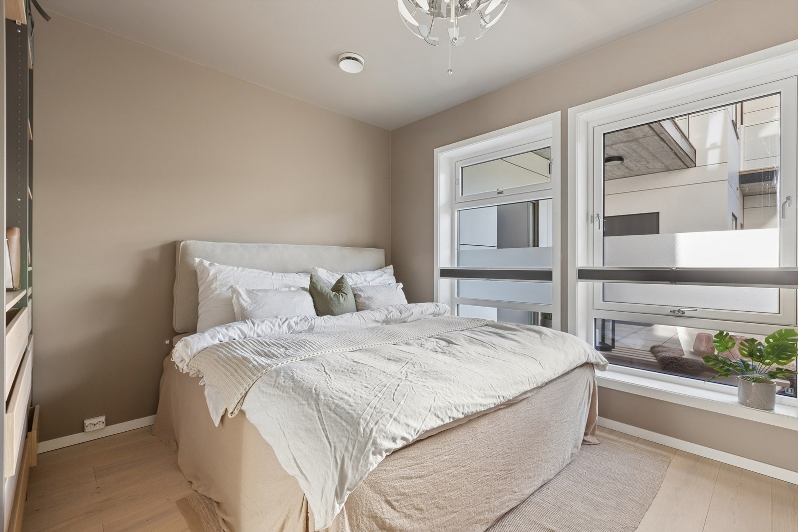 Hovedsoverommet er oppmålt til hele 13,4 kvm og har god plass til både dobbeltseng og en raus garderobeløsning Galleribilde