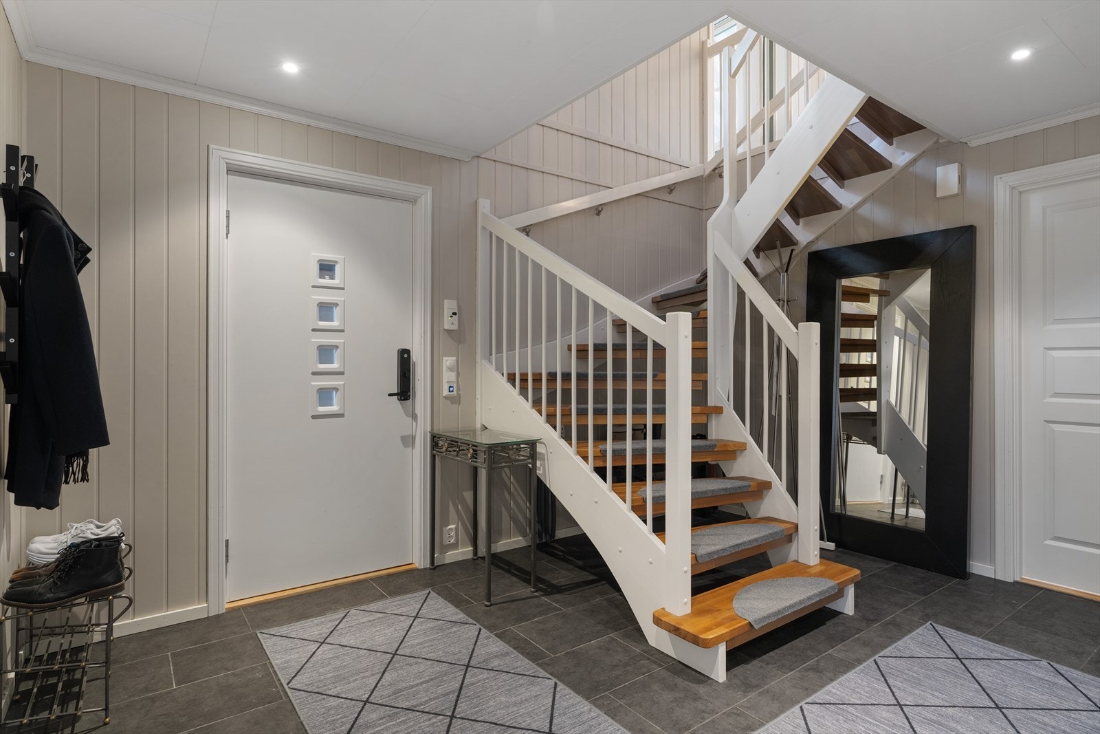 Gang/ trapp på 13 kvm. Galleribilde