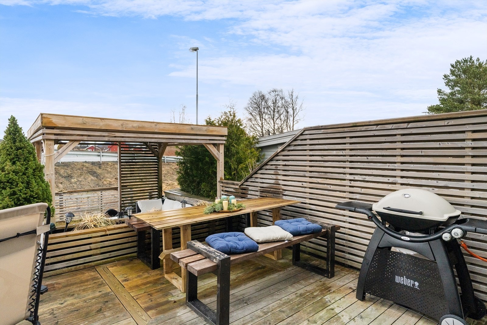 Det er god plass til utemøbler for sosiale sammenkomster. Galleribilde