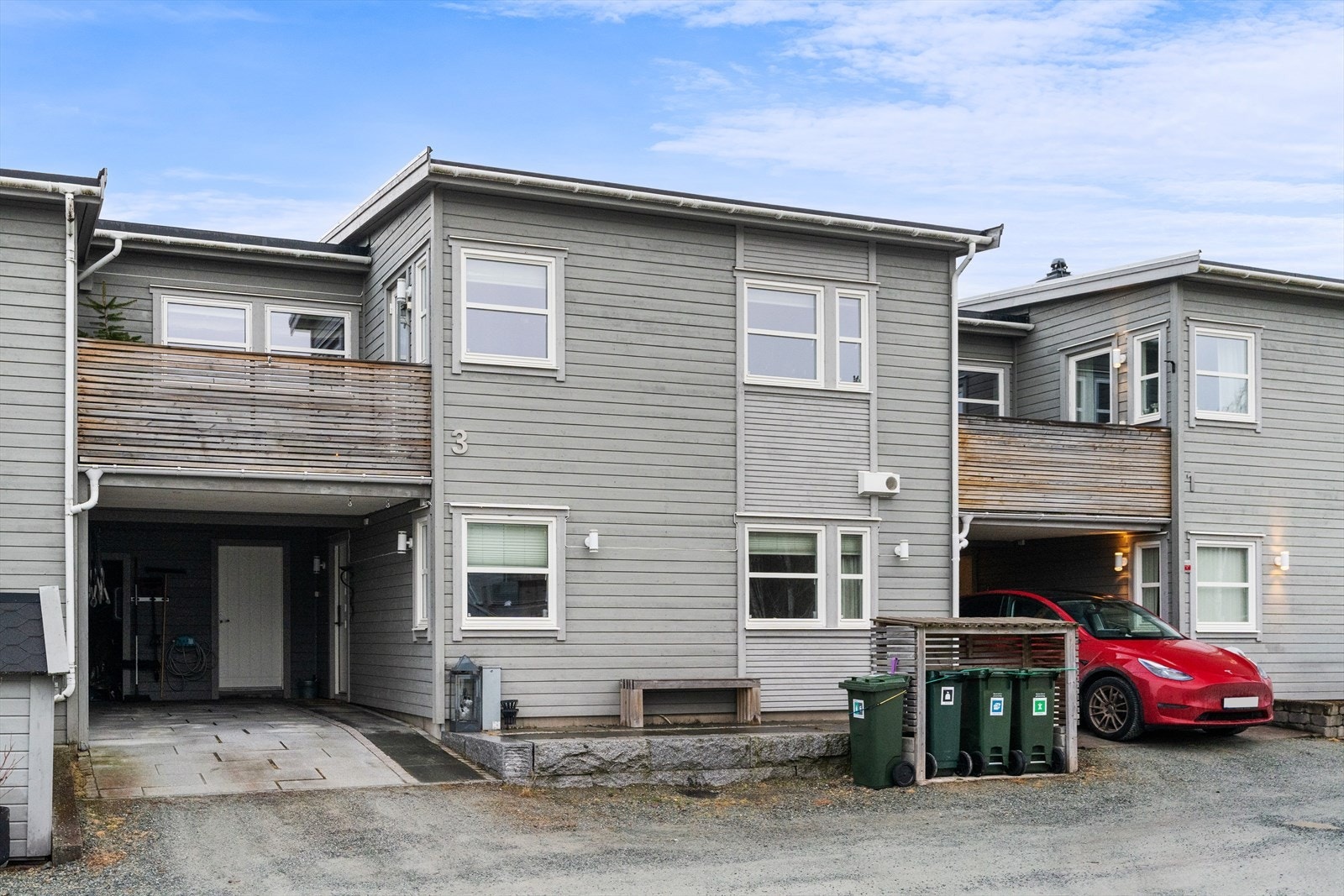 Flott rekkehus på to plan med en attraktiv beliggenhet på Spongdal. Galleribilde