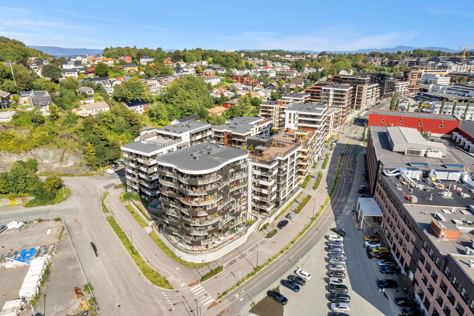 Oversiktsbilde over et flott etablert og nytt boligfelt på Øvre Nyhavna. Galleribilde