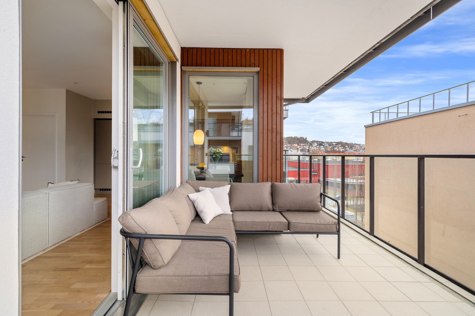 Solen nyter man samlet sett fra kl. 12 til 22 på sommeren. Galleribilde