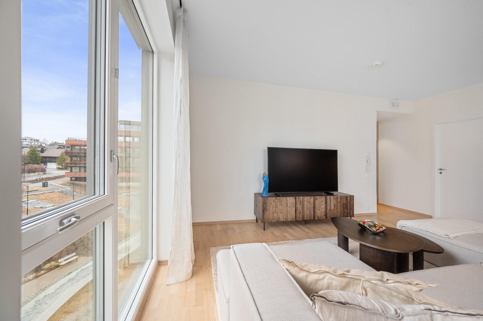 Med balansert ventilasjon og vannbåren varme i gulv på stue får man en god temperatur og godt inneklima sommer som vinter. Galleribilde