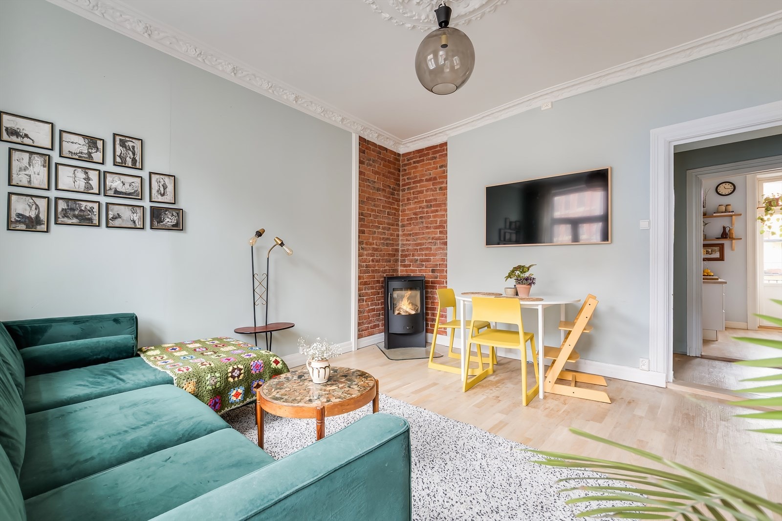 Her bor du i en lekker klassisk bygård med tidstypiske detaljer og moderne fasiliteter. Galleribilde