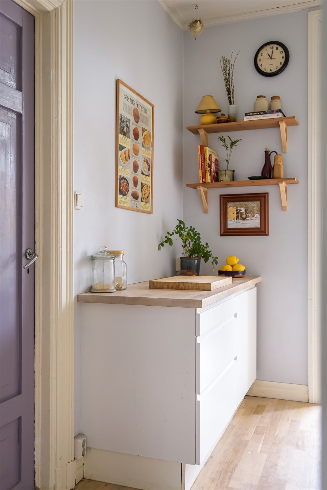 Leiligheten passer perfekt for deg som ønsker et hjem med sjel, effektiv plassutnyttelse og nærhet til både byen og grønne parker. Galleribilde