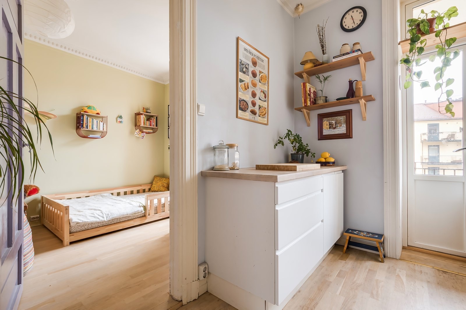 Det er godt med oppbevaringsplass i skuffer og skap. Galleribilde