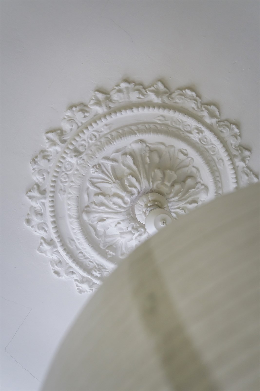 Rosett og stukkatur på hovedsoverom. Galleribilde