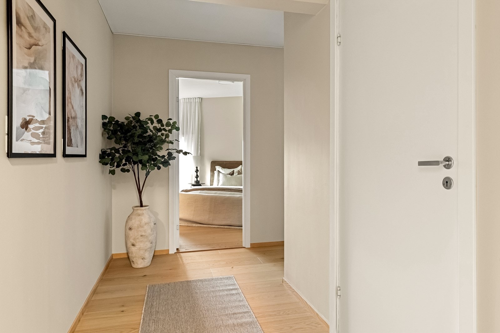 Fra gangen er det videre adkomst til soverommet og badet. Galleribilde