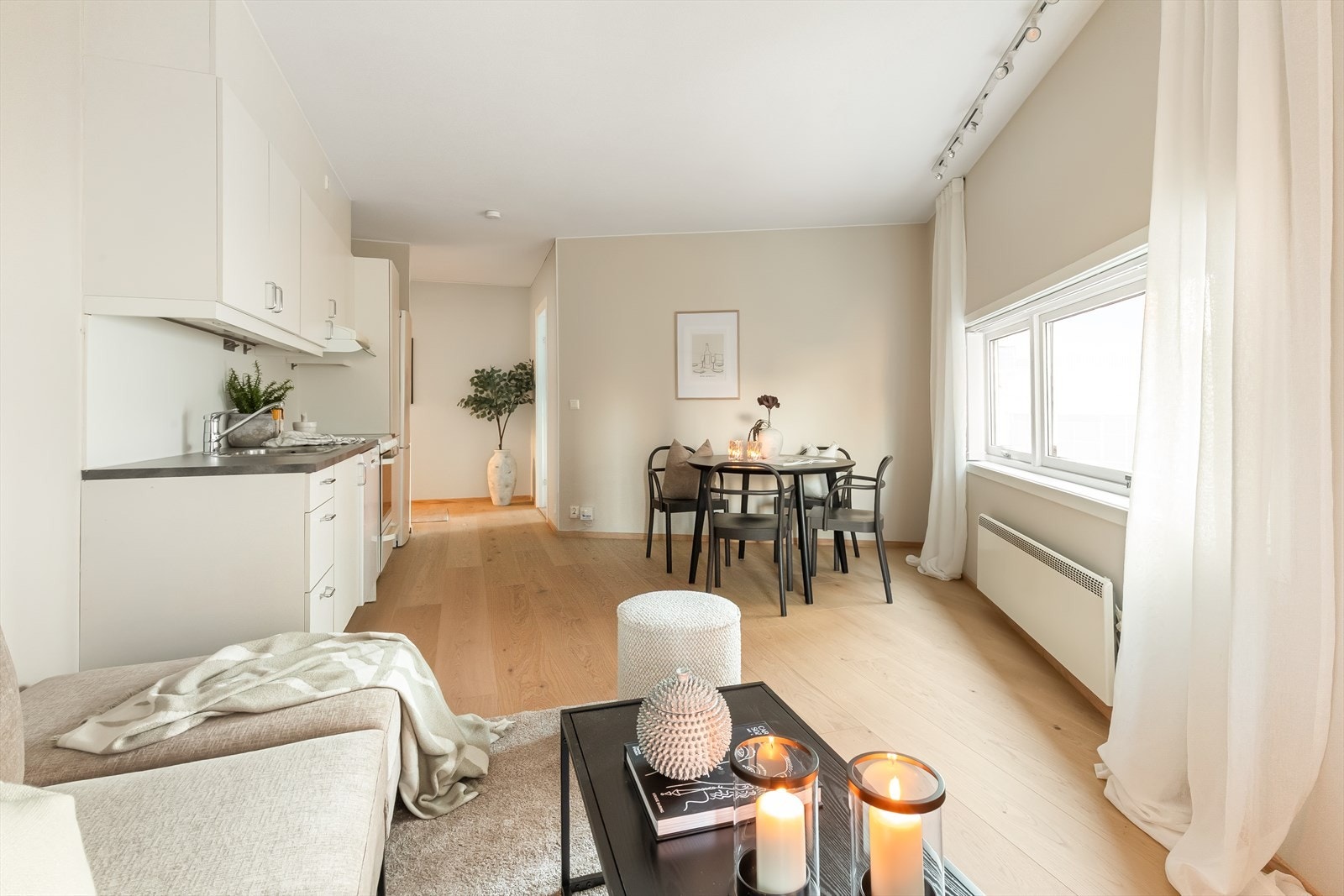 Moderne og lekker stue oppgradert i 2025. Galleribilde