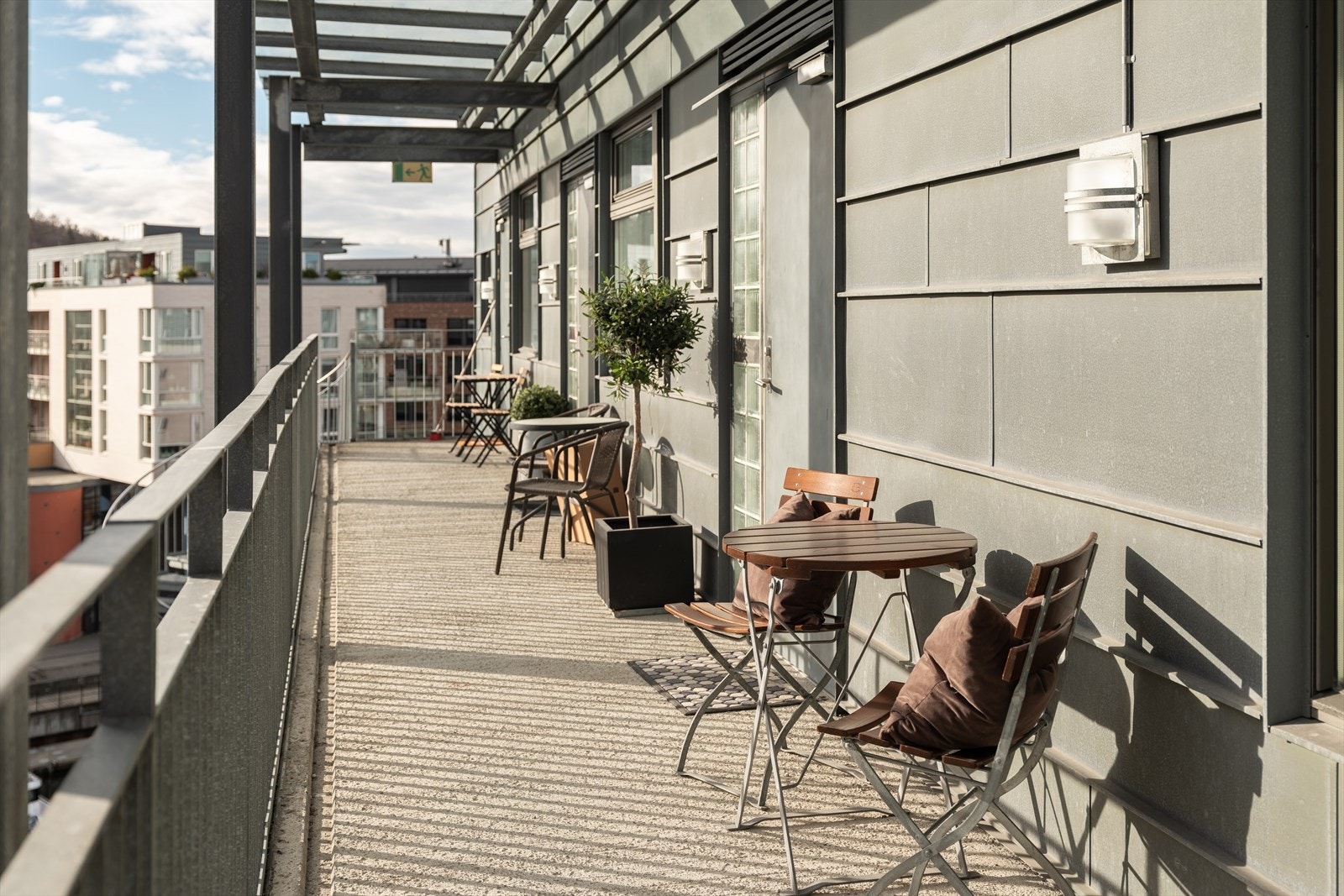 Det er også lagt til rette for å nyte solen på østsiden av bygget. Galleribilde