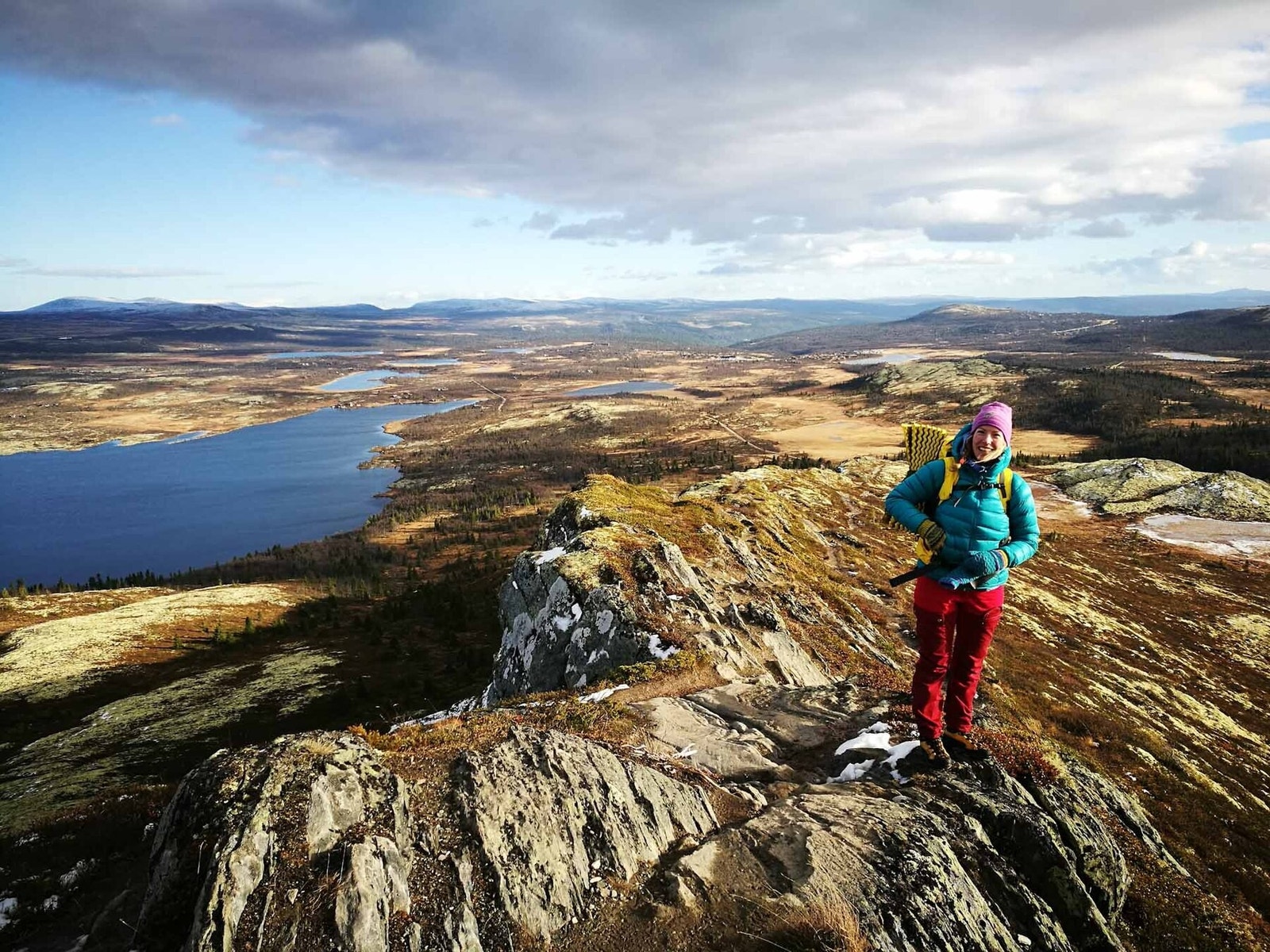 På toppen av Svartfjellet med Flaksjøen i bakgrunnen Galleribilde