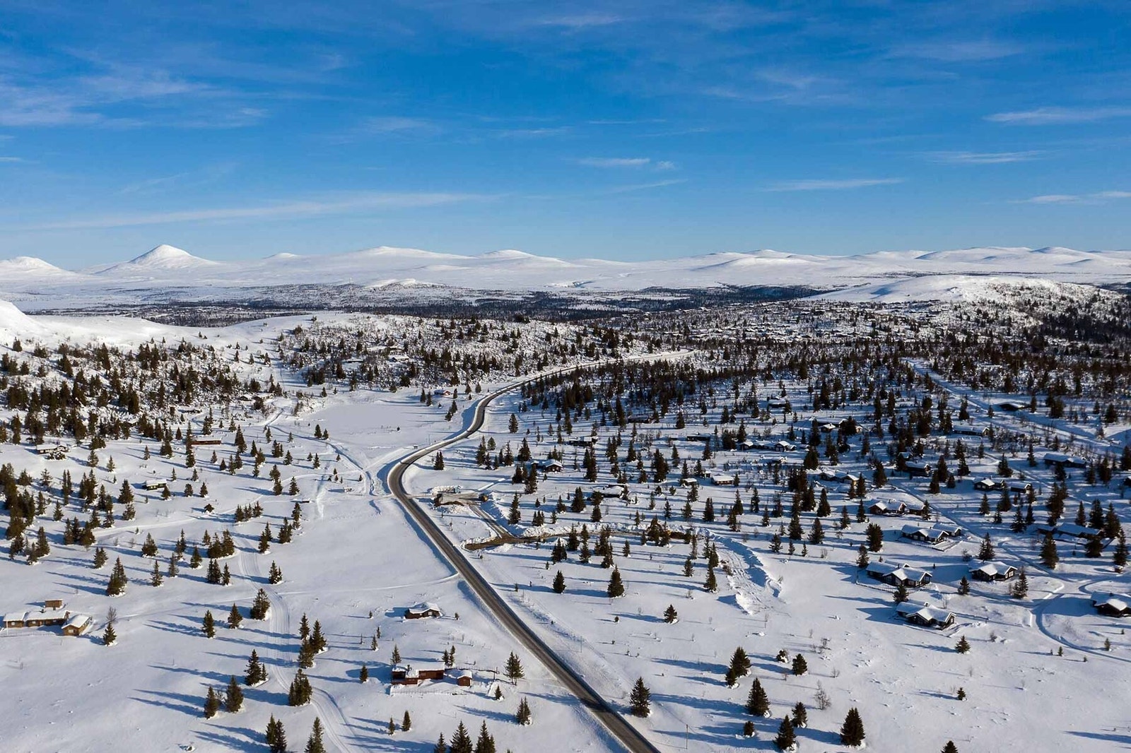 Dronefoto over tomtene. Her ses Rondane Galleribilde