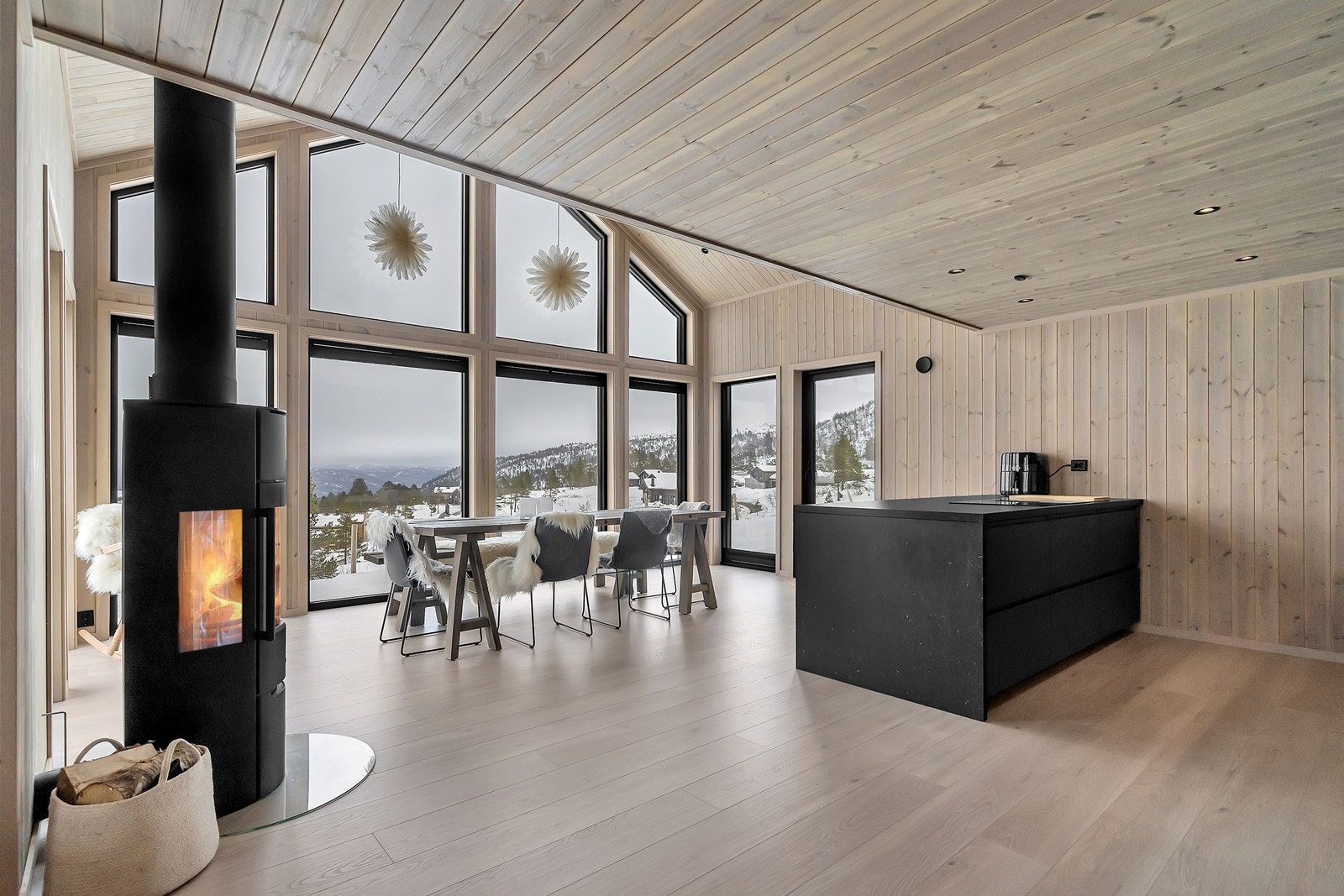 Åpen løsning gir en meget romslig følelse Galleribilde