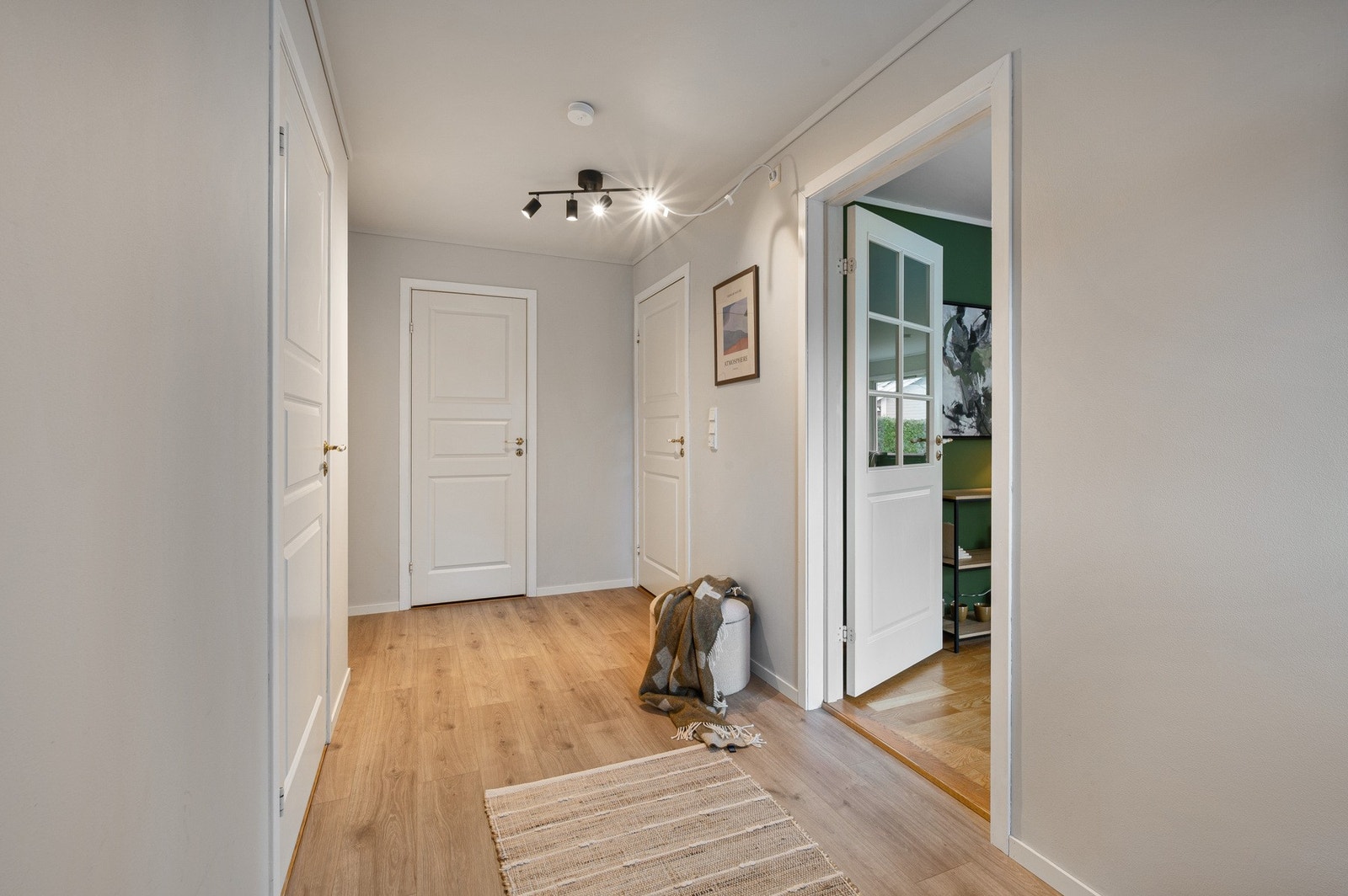 Det første som møter deg er en romslig gang på 8,5 kvm. Galleribilde