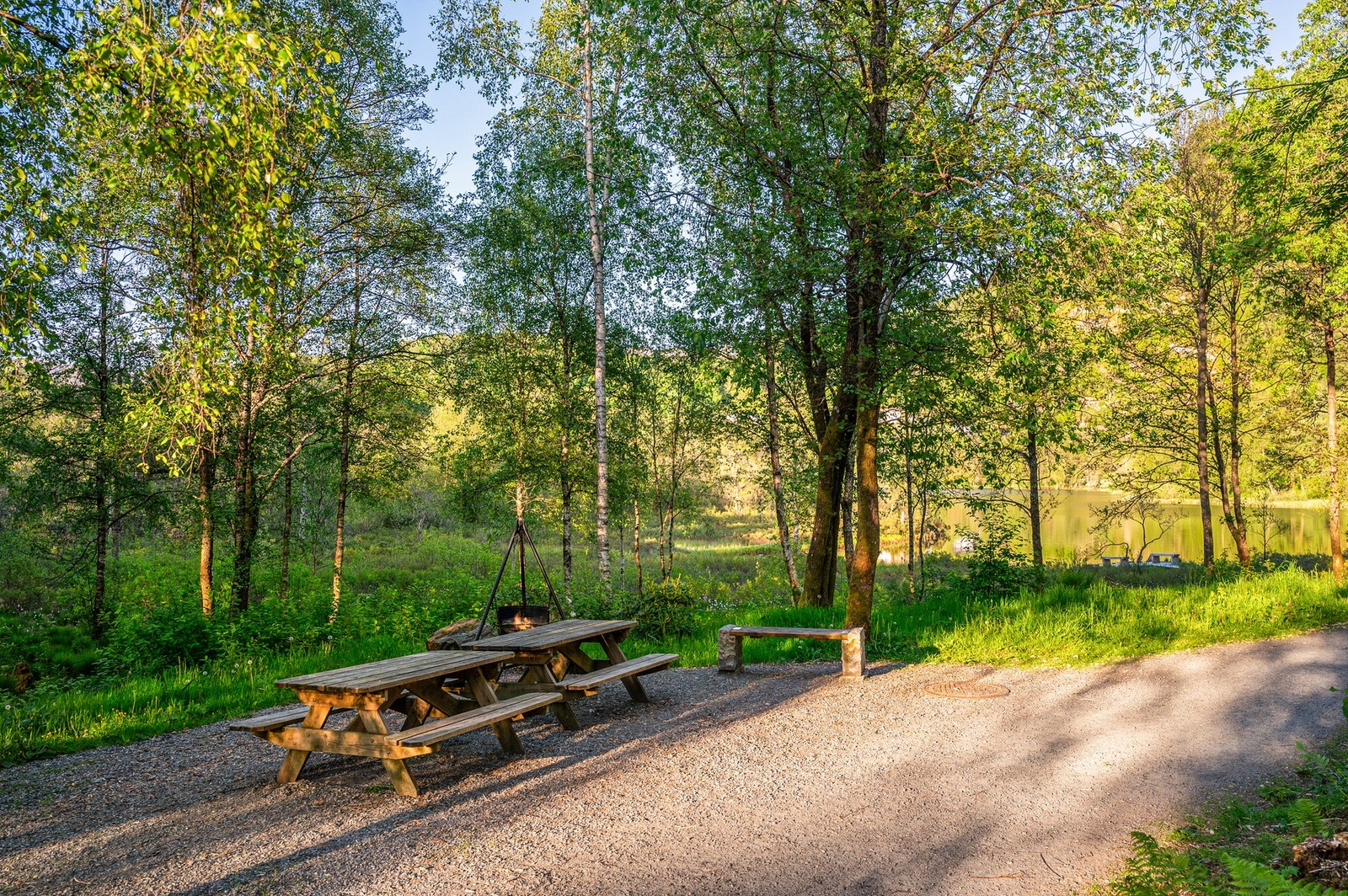 Her finner du både rolige turstier og mer krevende terreng, samt preparerte skiløyper vinterstid. Galleribilde