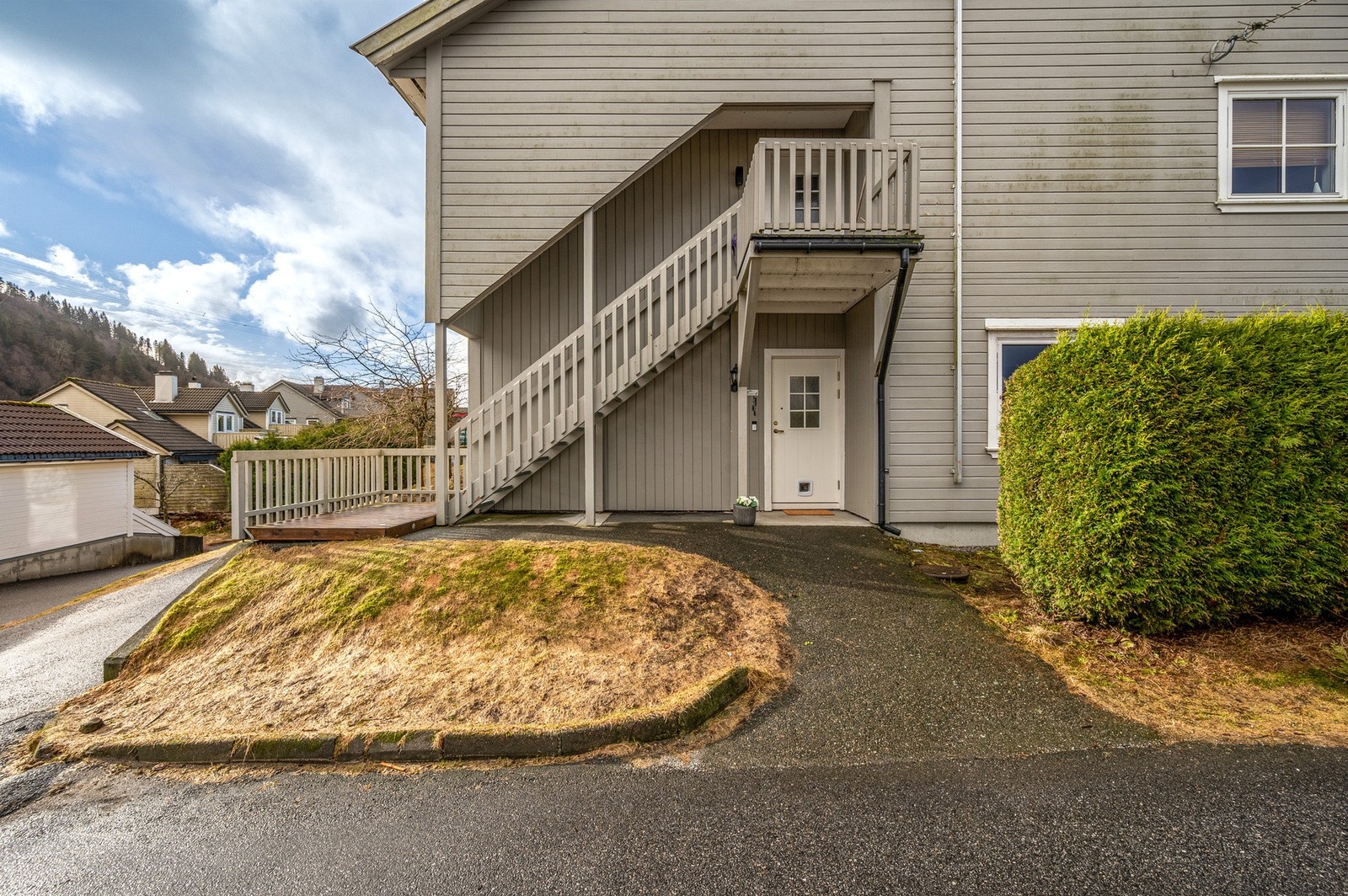 Her bor du sentralt, men samtidig rolig og tilbaketrukket, med kort vei til det meste du trenger i hverdagen. Galleribilde