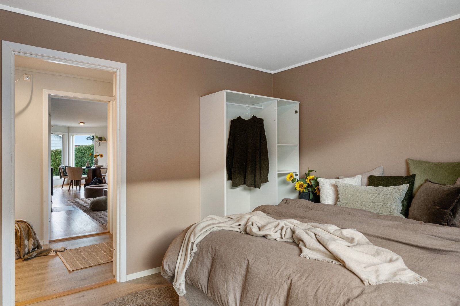 Det ble lagt nytt laminatgulv på soverom og gang i 2025. Galleribilde