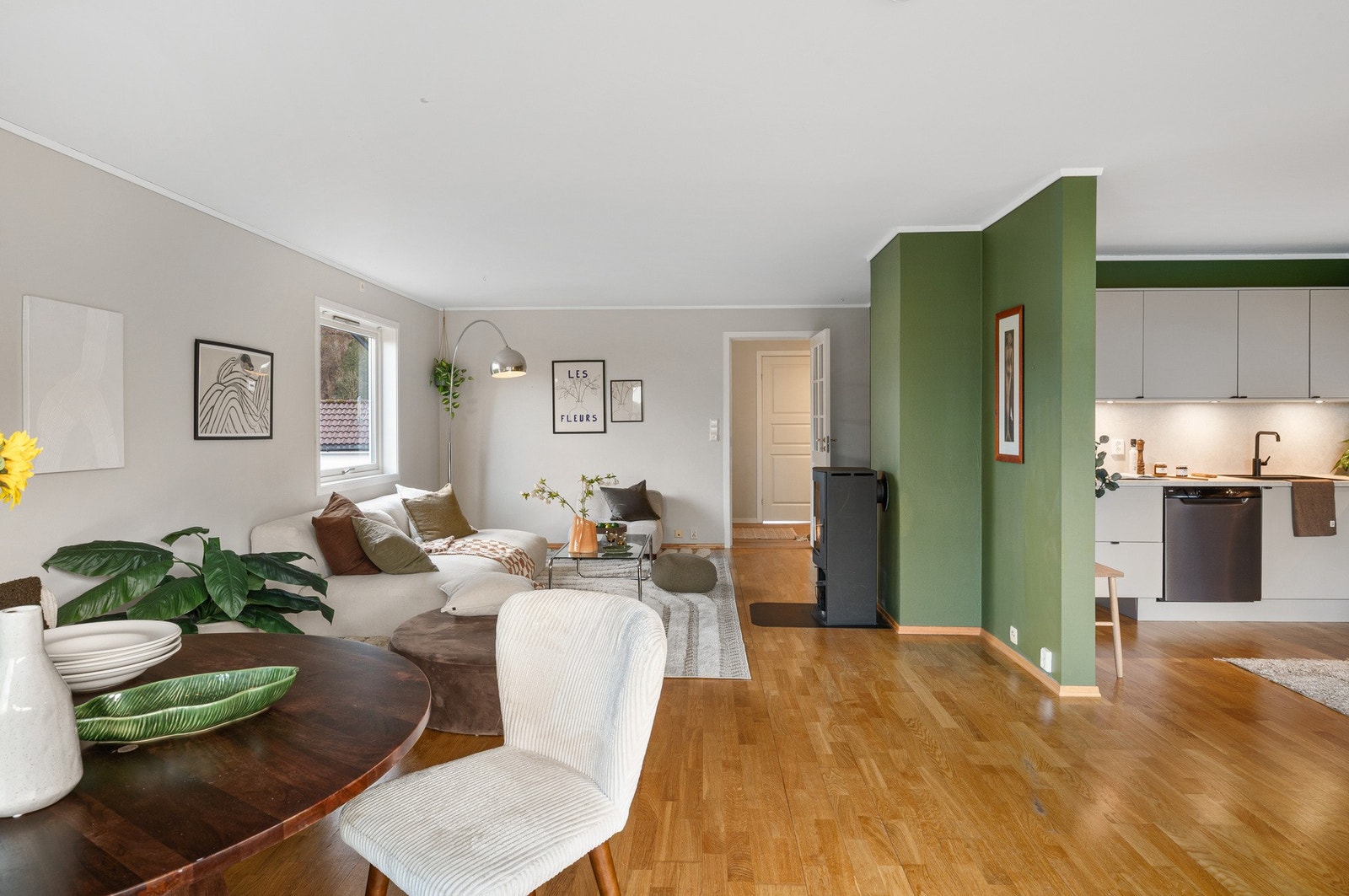 Mulighet for ekstra soverom i stue ved å sette opp lettvegg. Galleribilde