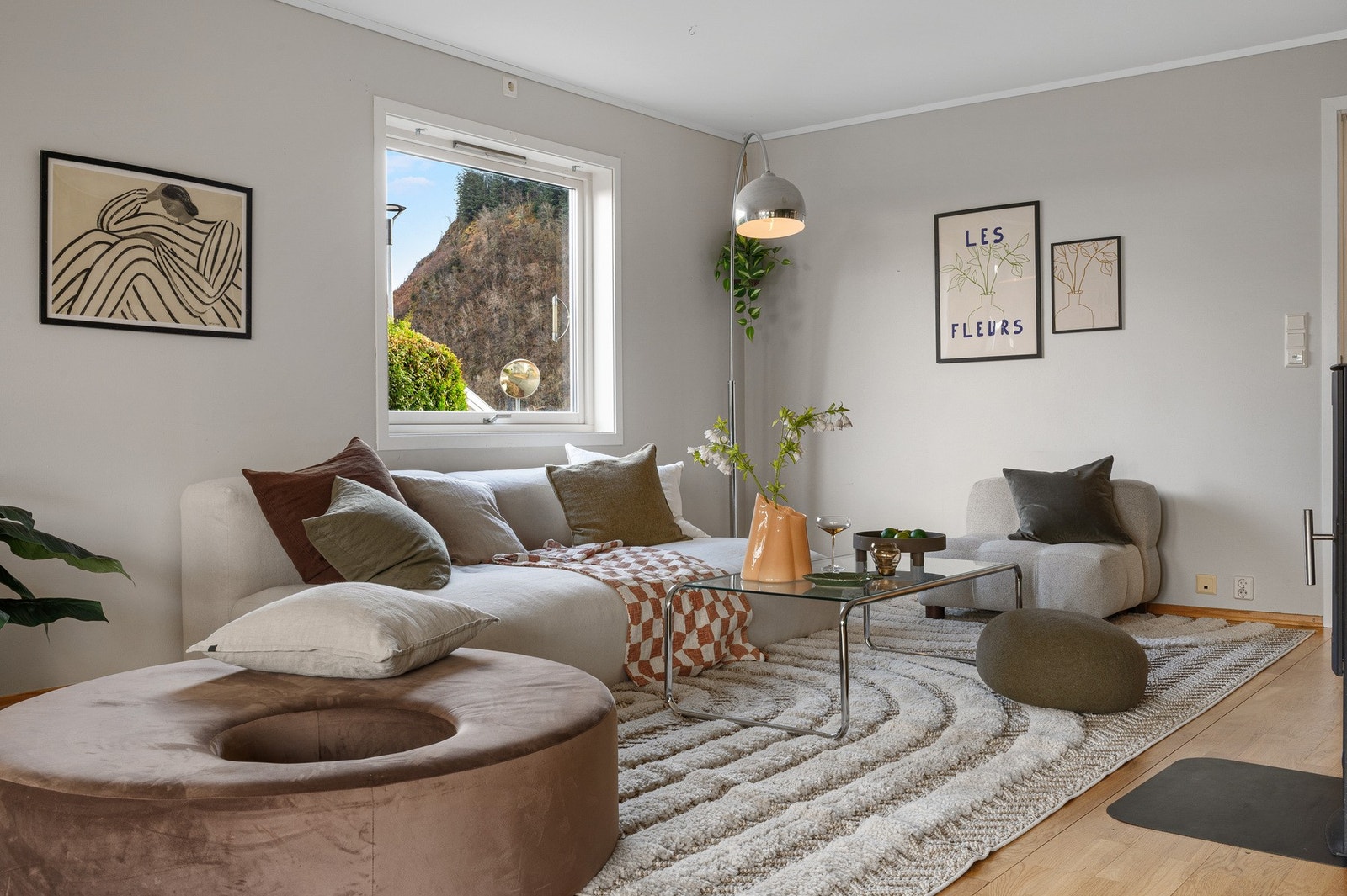 Rommet har en praktisk planløsning. Galleribilde