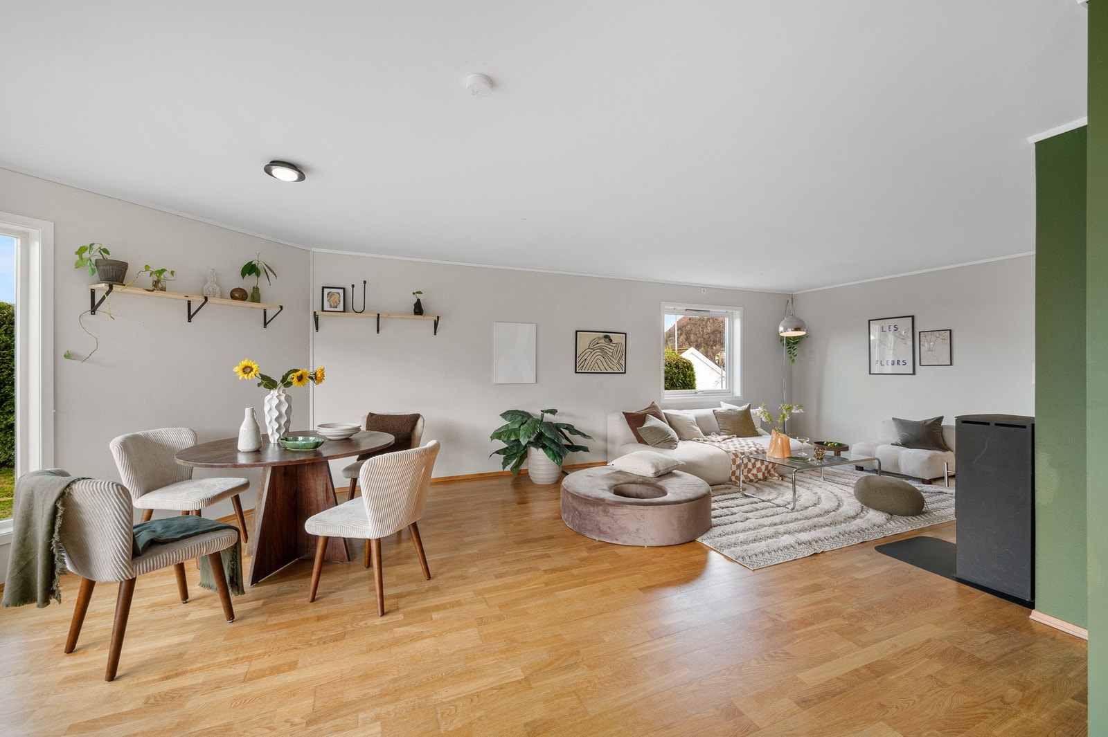 Stuen kan innredes med en hyggelig sofagruppe og mediemøblement. Galleribilde