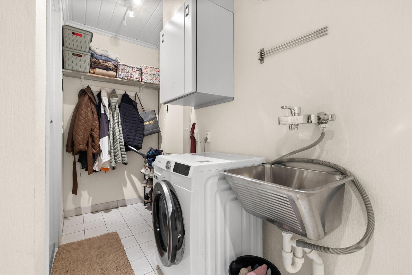 Praktisk vaskerom i god størrelse. Galleribilde
