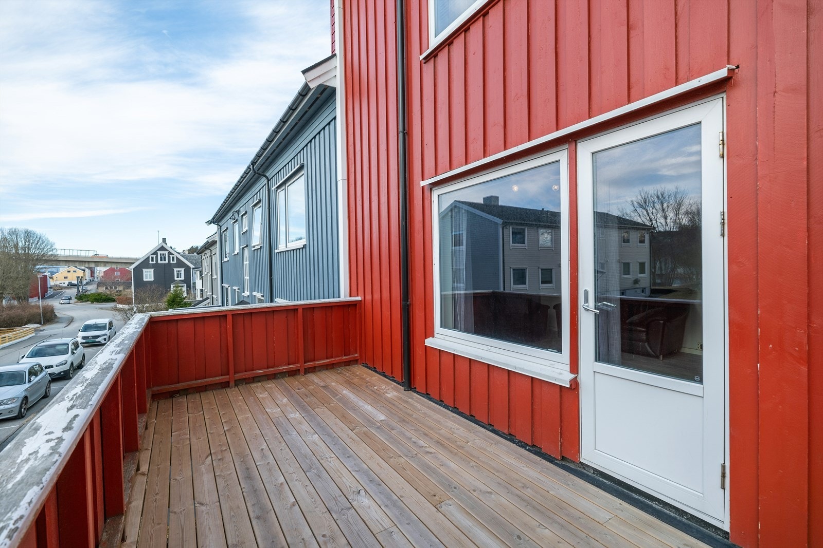 Sørvendt veranda som byr på flotte solforhold Galleribilde
