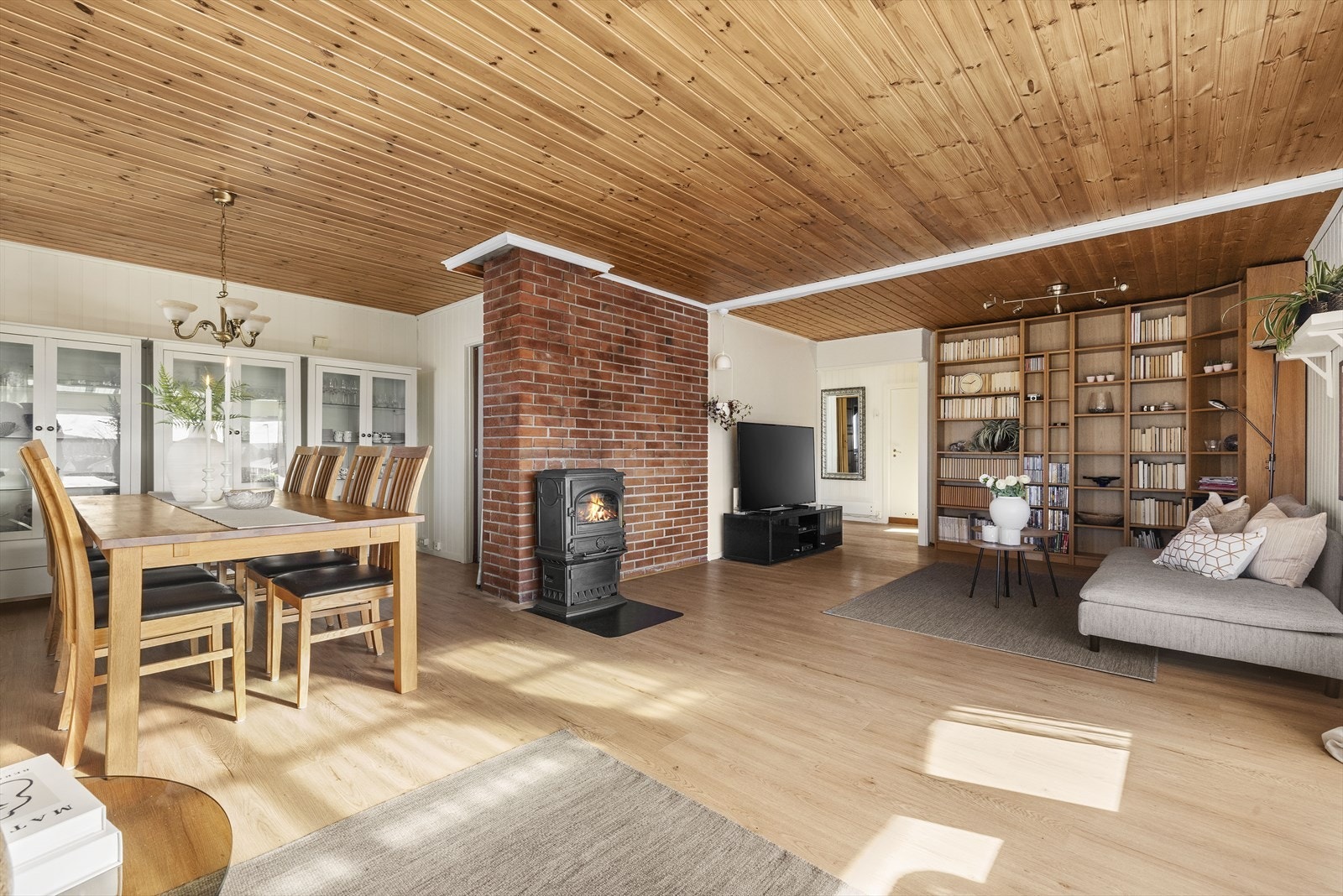 Det er peisovn i stuen Galleribilde