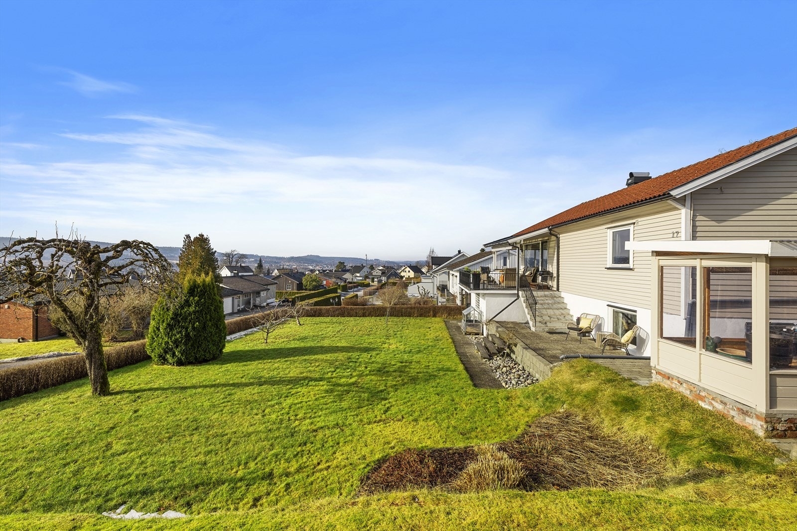 Kort vei til Borgeskogen, med flotte turområdet, stier, utsiktspunkt, tennisbane og gapahuk Galleribilde