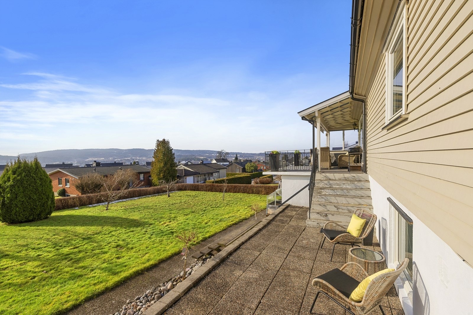 Nærhet til Borgeåsen senter med bla. butikk, kafé og legesenter Galleribilde