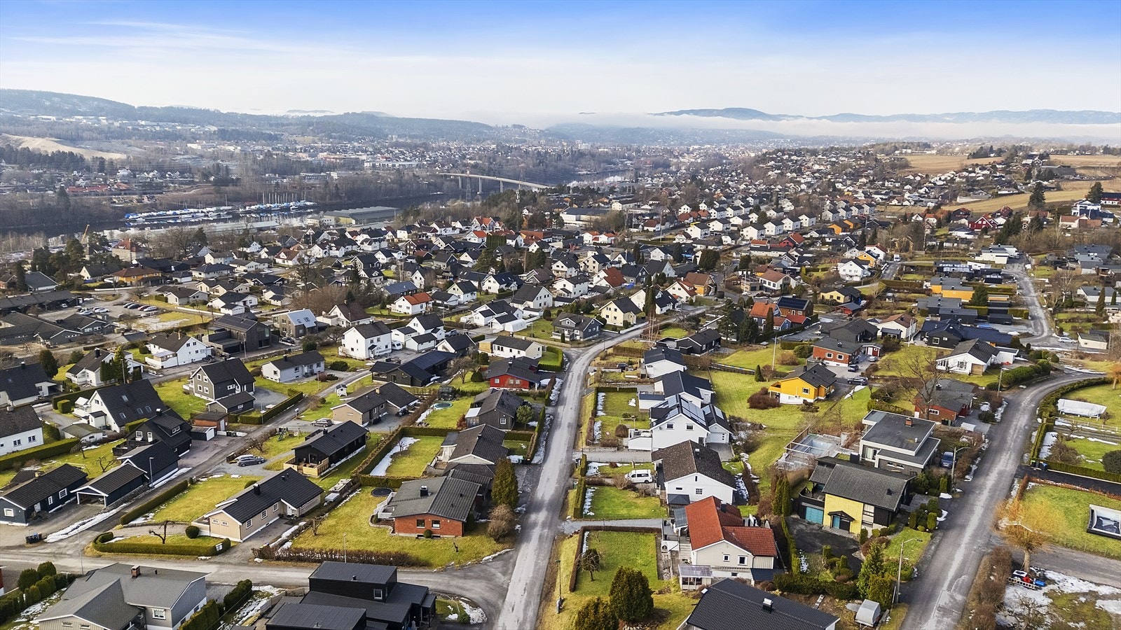 Kort vei til både Skien og Porsgrunn sentrum Galleribilde