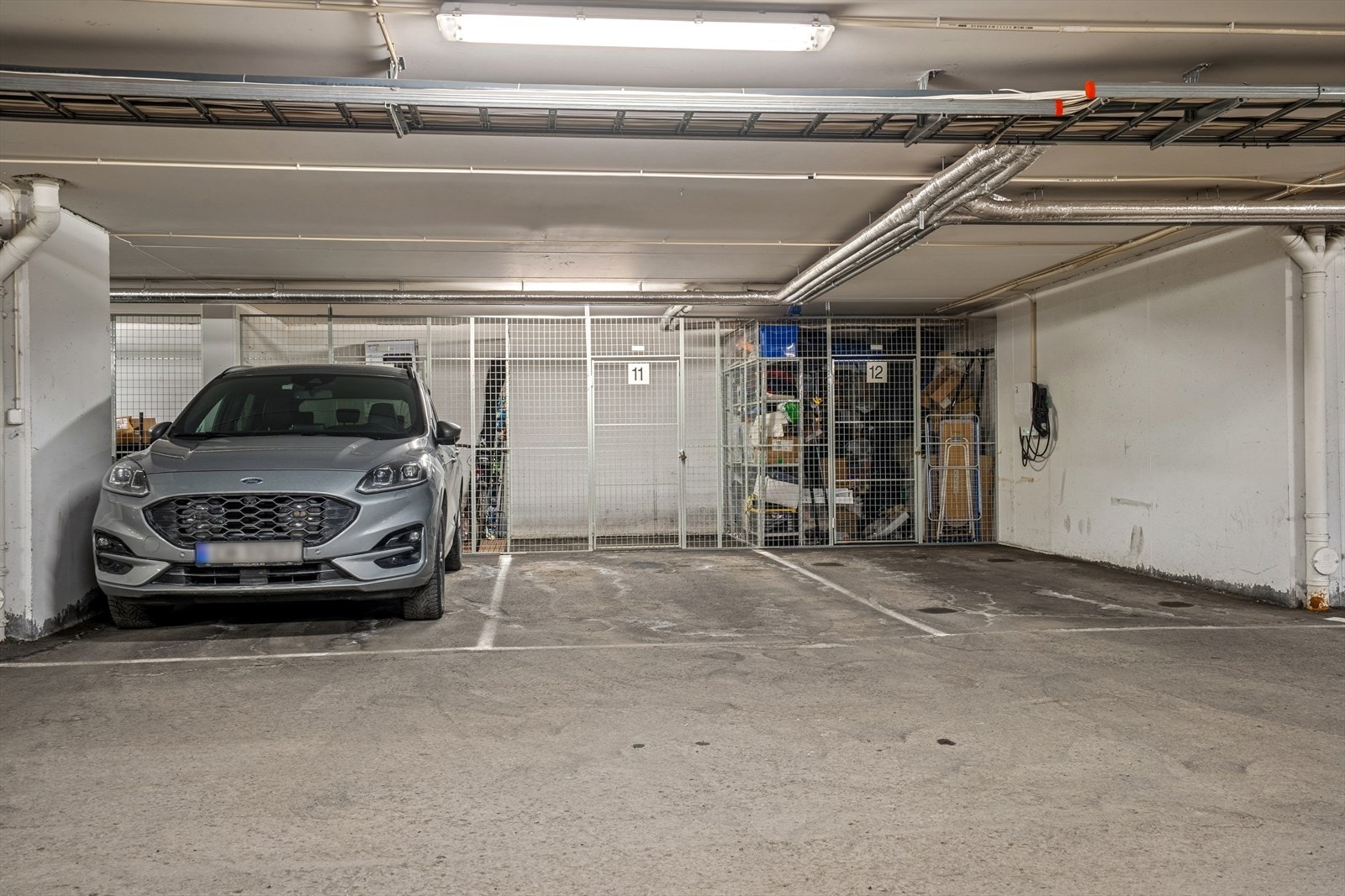 Fast parkeringsplass og bod i felles garasjeanlegg med heisadkomst. Galleribilde