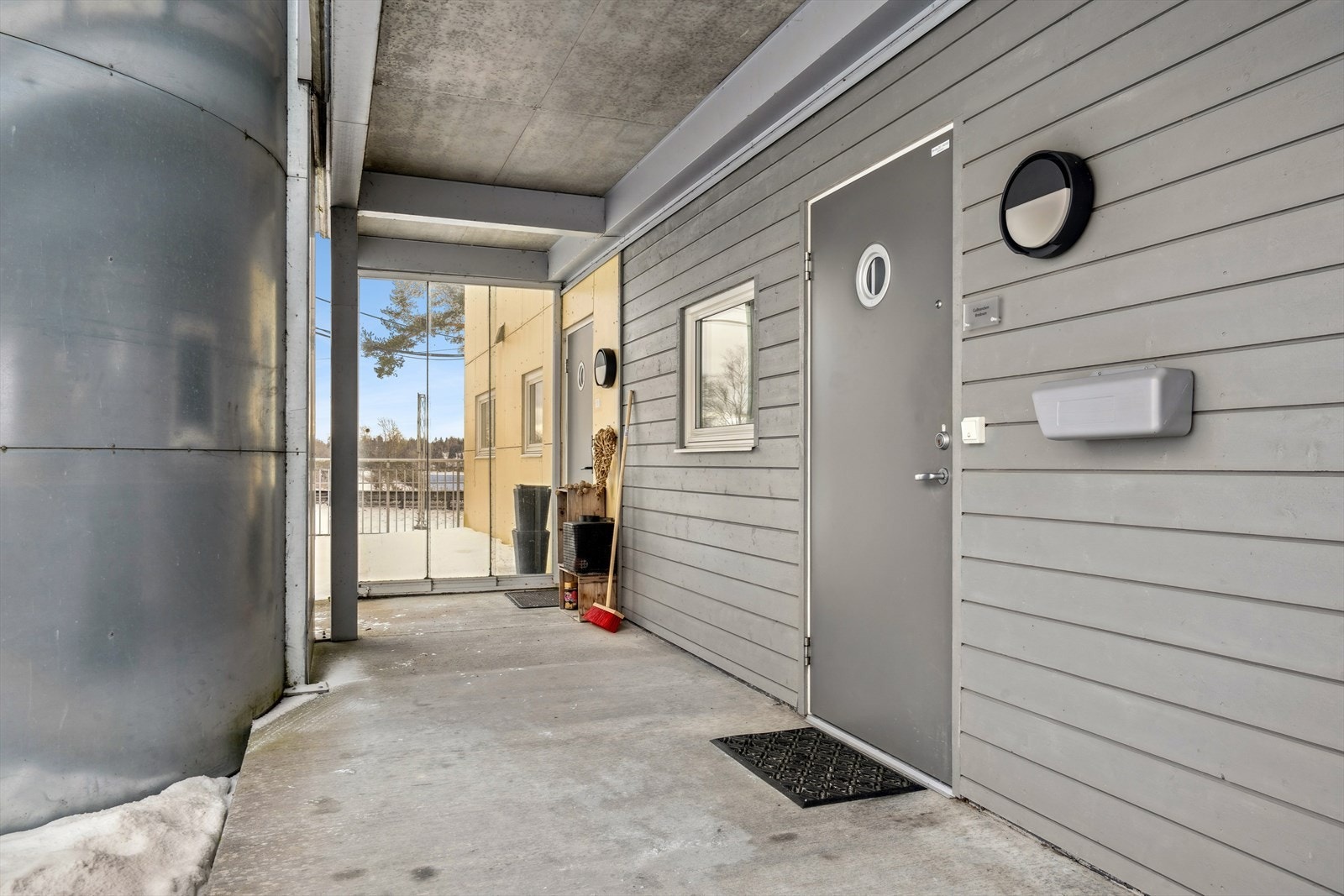 Det er trappefri adkomst til leiligheten som ligger i 1. etasje. Galleribilde