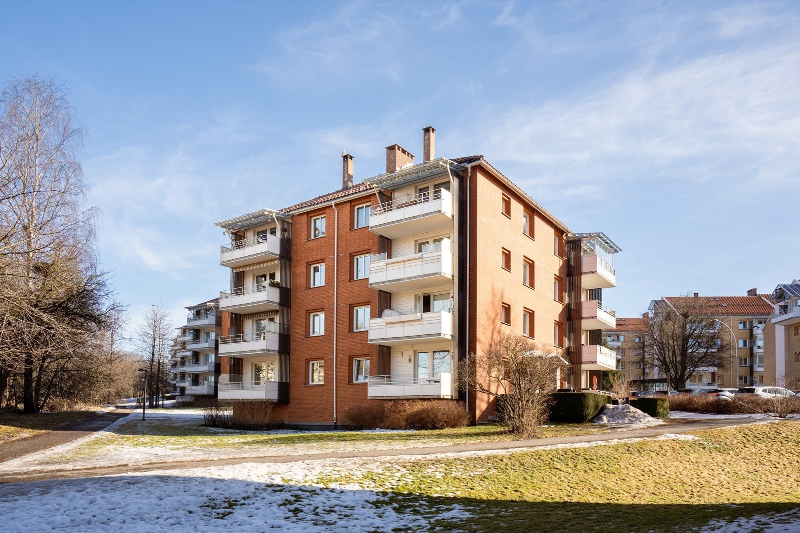 Hovin borettslag er veldrevet og består av 540 andeler. Det ble satt inn nye vinduer og terrassedør i 2016. Galleribilde