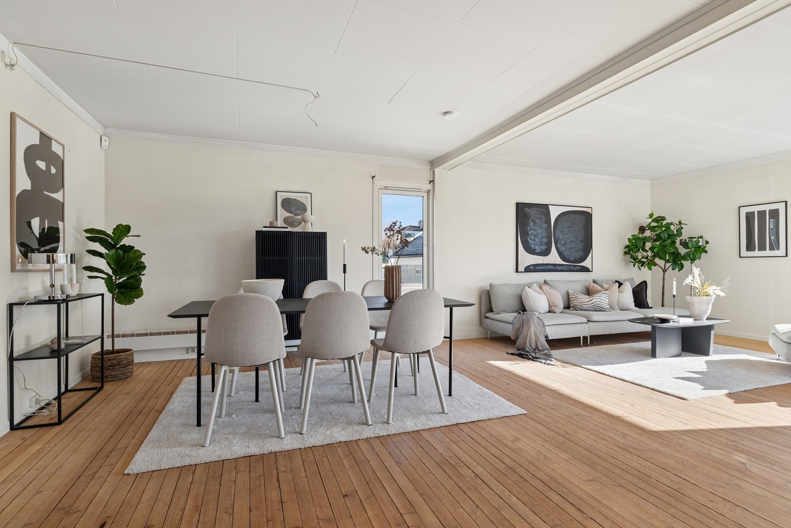 Lyst og åpent Galleribilde