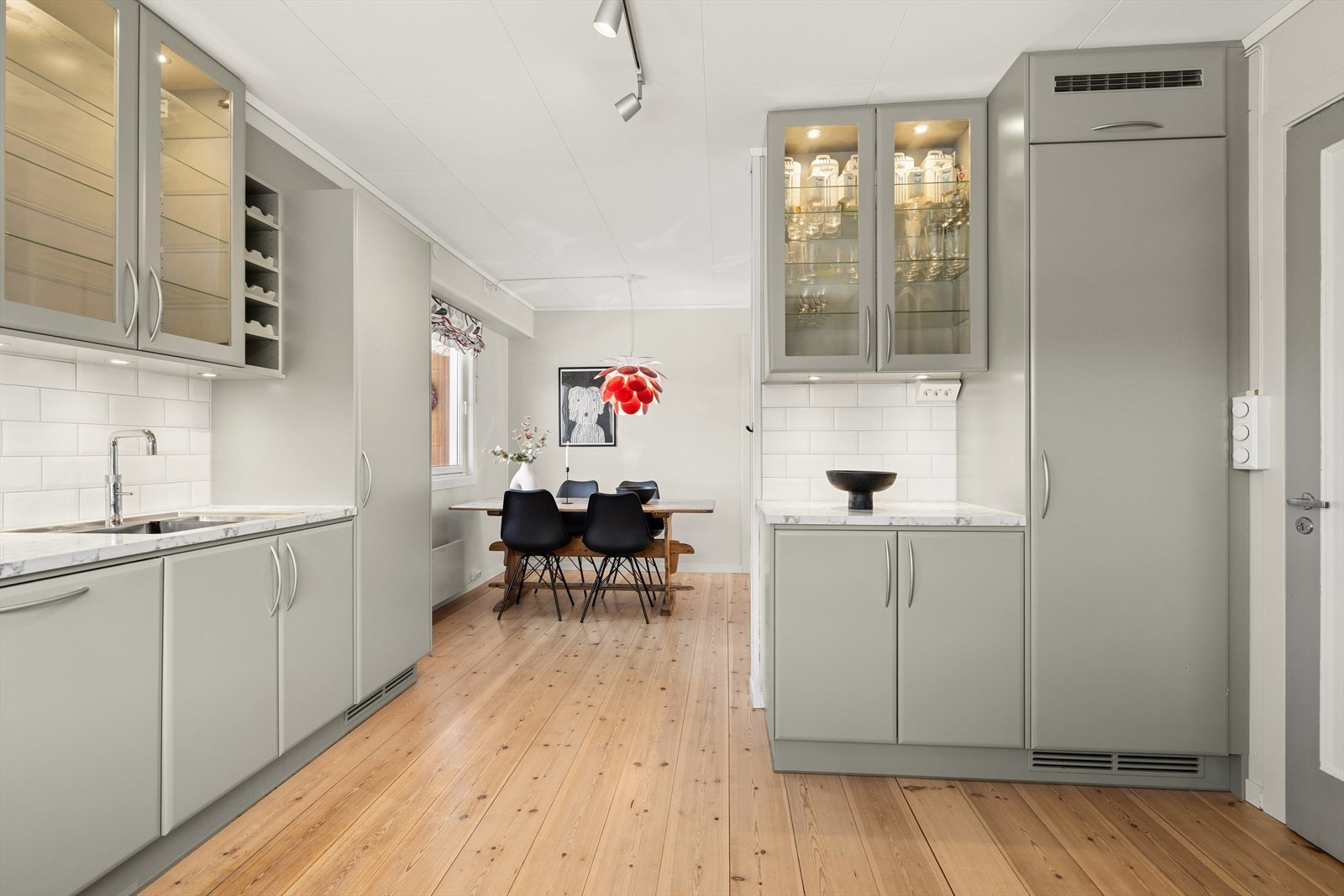 Egen spiseavdeling i kjøkkenet som er av en virkelig god størrelse Galleribilde