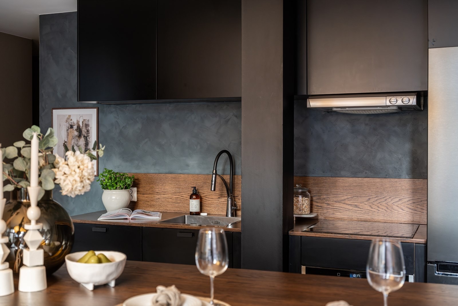 Godt med både skap- og benkeplass Galleribilde