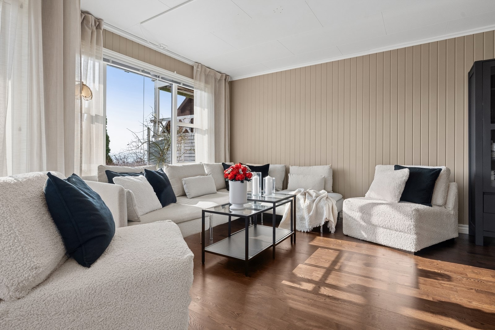 Stuen byr på fleksible møbleringsmuligheter og kan innredes etter ønske Galleribilde