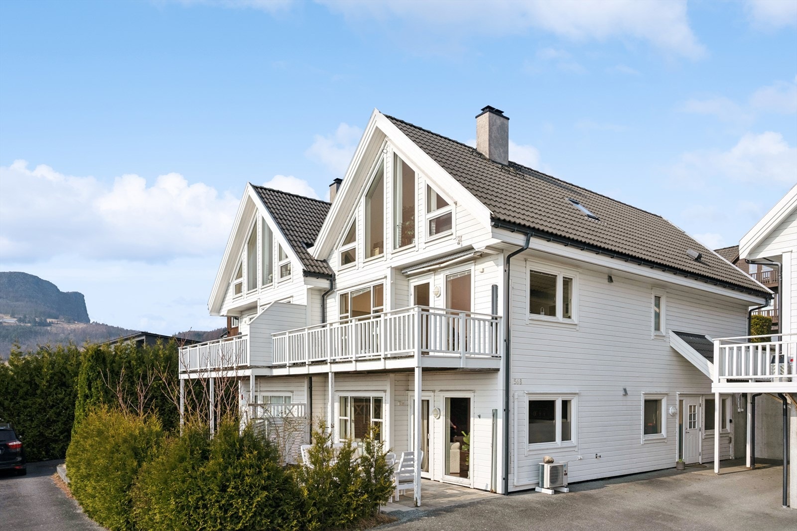 DNB Eiendom v/Emilie Pedersen Osli ønsker velkommen til Resahaugvegen 56B! Galleribilde