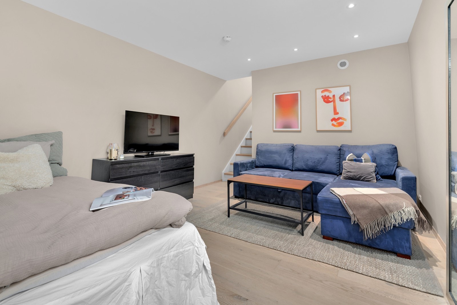 Hybel: Stue/soverom Galleribilde