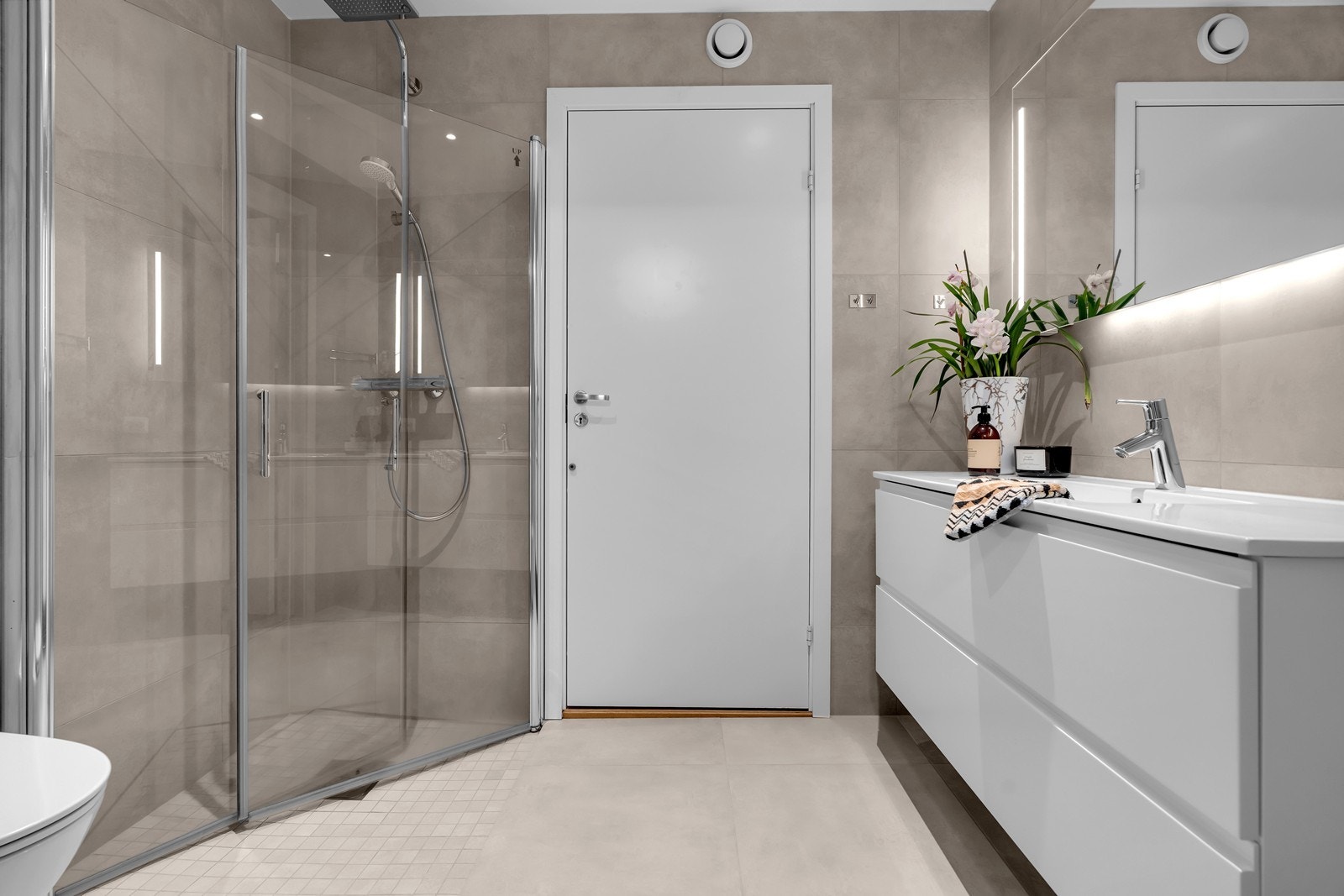 Hybel: Bad Galleribilde