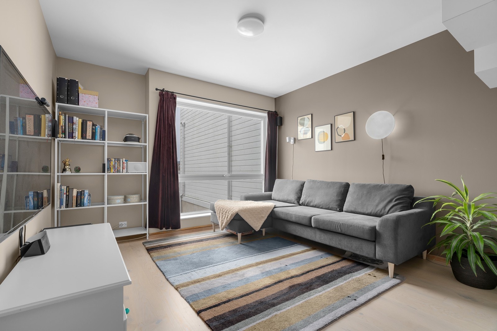 Soverom/TV-stue Galleribilde