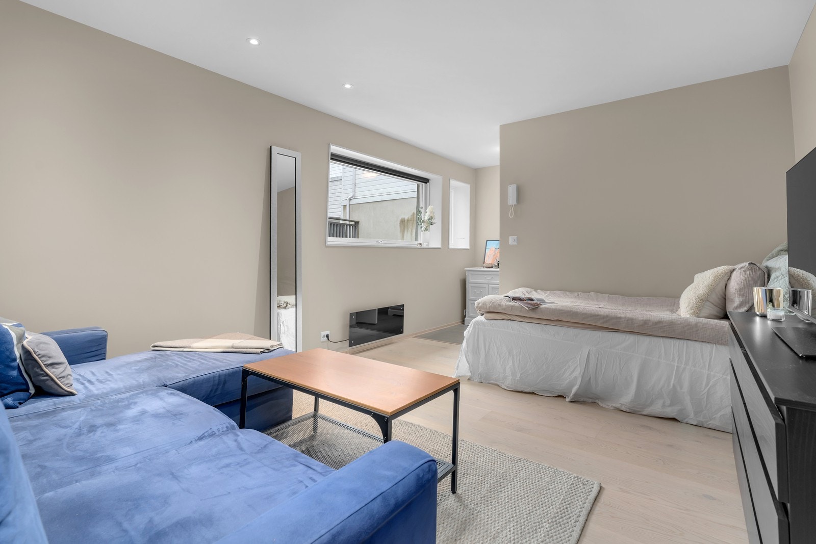 Hybel: Stue/soverom Galleribilde