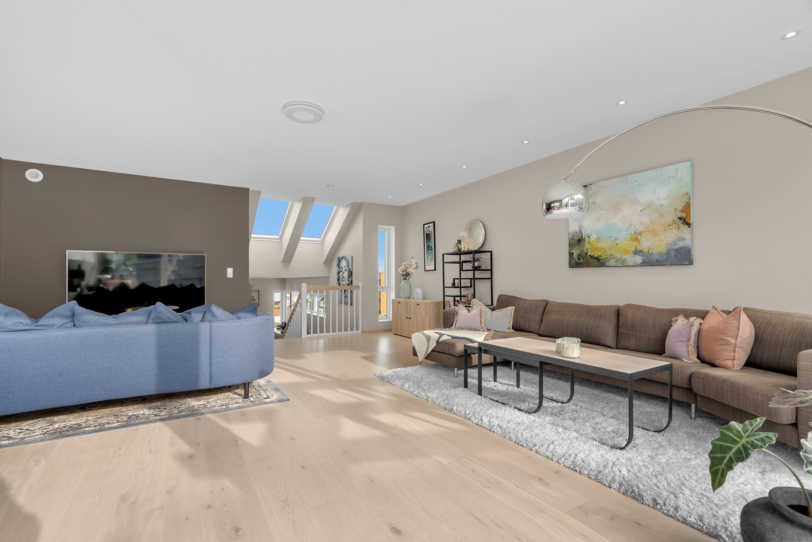 Boligen har en fin planløsning med flere nivåer Galleribilde