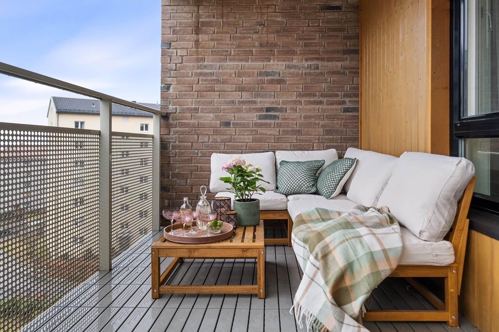 Her kan du nyte morgensolen og hyggelige uteopphold Galleribilde