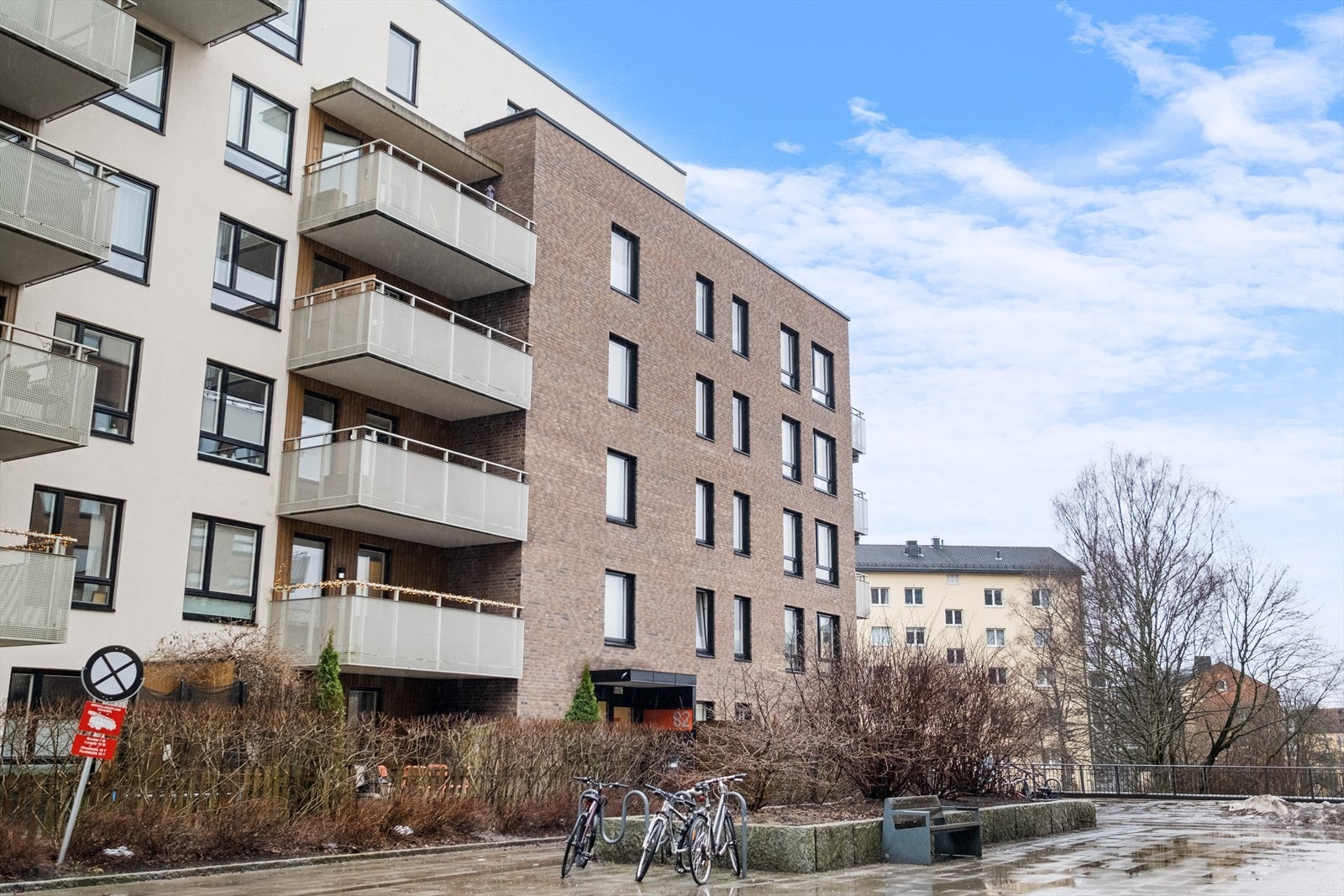 Leiligheten har sentral beliggenhet på Storo med kort vei til det meste av service- og fritidstilbud Galleribilde