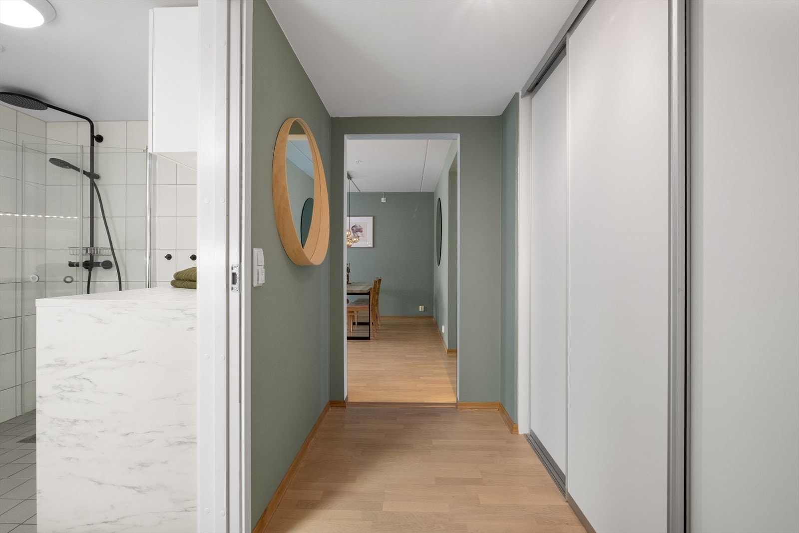 Adkomst til bad via entrèen Galleribilde