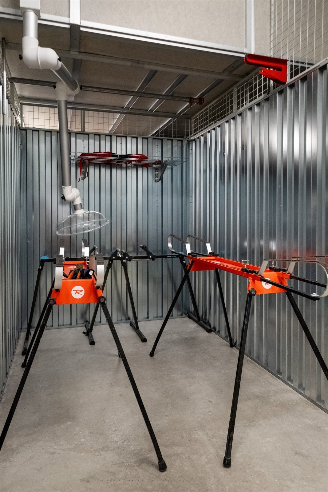 Leiligheten disponerer en stor kjellerbod i felles avlåst rom på ca. 5 kvm, samt felles sykkelparkering og smørebod Galleribilde