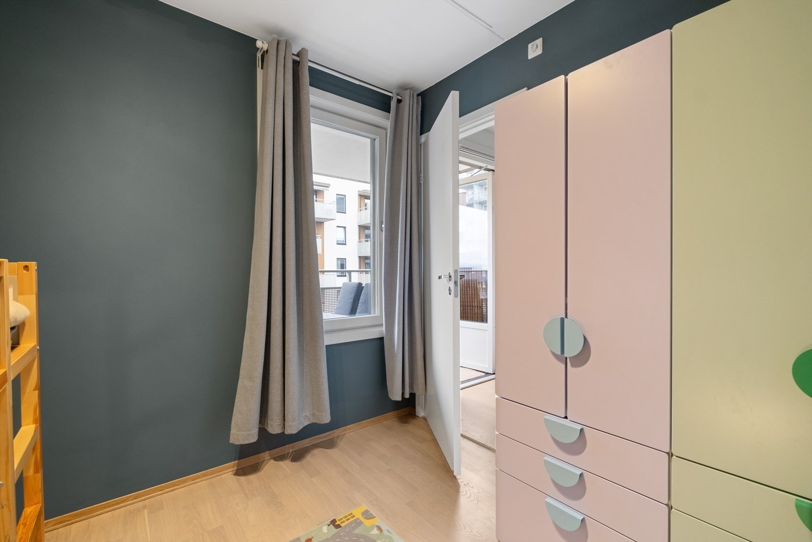 Boligen har godkjent ombygging til 4-roms (opplyst å være gyldig i ca. ett år frem i tid) Galleribilde