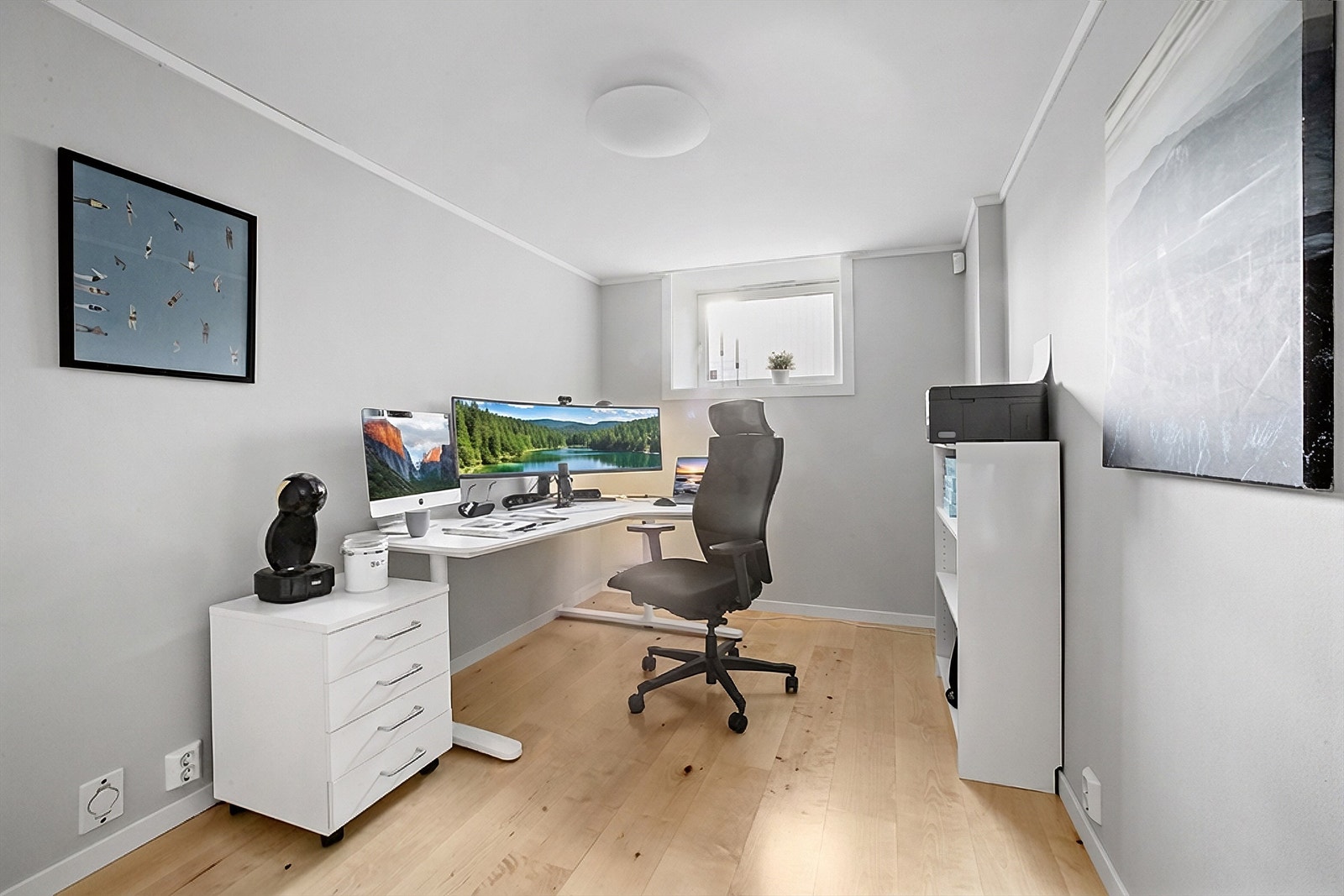 Et eget rom i kjelleren som egner seg godt som hjemmekontor. Også her er det varmekabler i gulv. Galleribilde